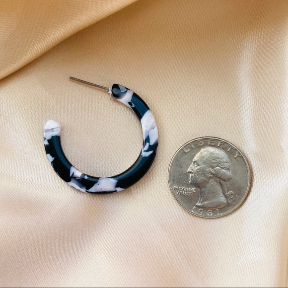 LAST ONE 💕Acrylic Black and White Hoop Earrings - Picture 3 of 3